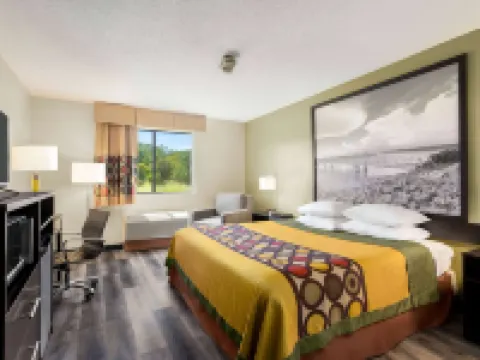 Super 8 by Wyndham Clinton Hotels in Clinton