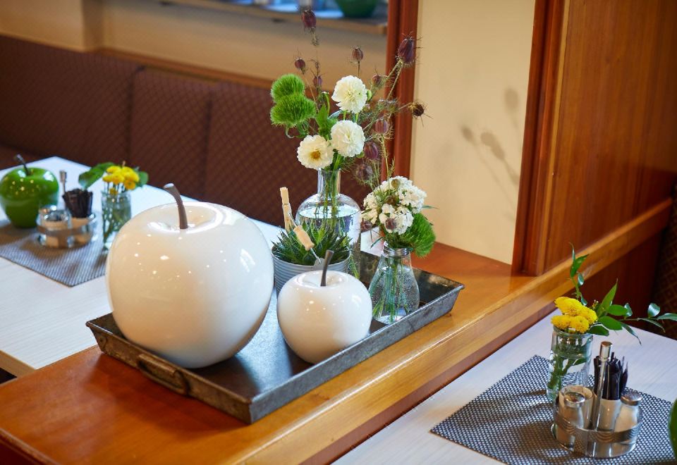 호텔 메트로폴 뮌헨의 모던한 로비 공간 이미지