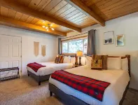Grand Pine Cabins Hotels in Wrightwood
