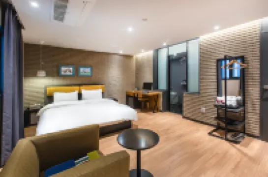 棕點飯店 - 西面