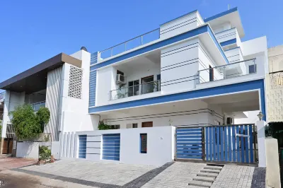 The Autumn Leaves Bhopal Hotels near Taj-ul-Masjid