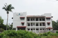 Blue Spring Hotel فنادق في Pinwatta