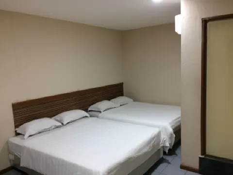 Iskandar Sinsuran Guesthouse Hotel di 