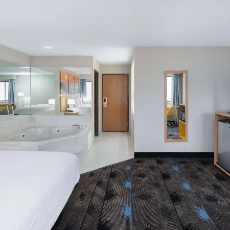 Days Inn by Wyndham Wooster