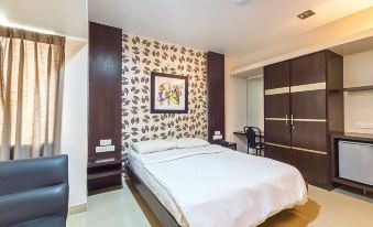 Hotel Naveen Regency - Housity