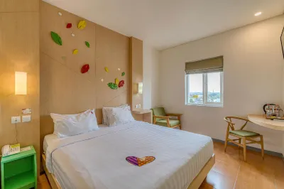 Ascent Hotel & Cafe Malang Hotels near Plaza Dieng