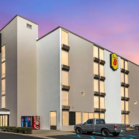 Super 8 by Wyndham Myrtle Beach/Market Common Area