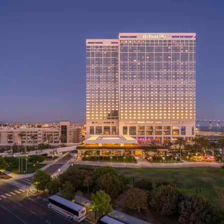 Hilton San Diego Bayfront Отели рядом с достопримечательностью «Стадион «Петко-Парк»»