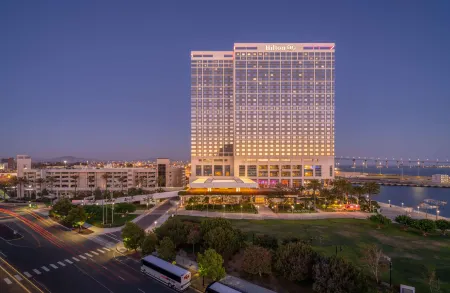 Hilton San Diego Bayfront Отели рядом с достопримечательностью «REV»
