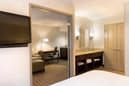 DoubleTree Suites by Hilton Hotel Nashville Airport