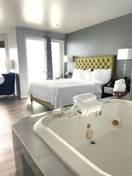 Tides Inn & Suites