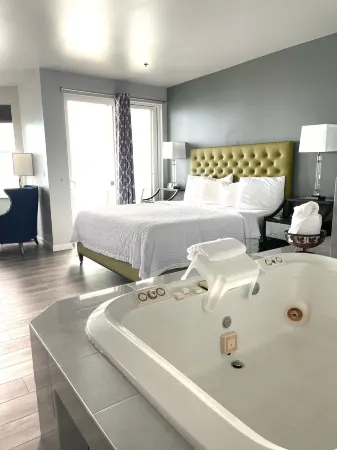 Tides Inn & Suites Отели в г. Порт Хадлок-Айрондейл