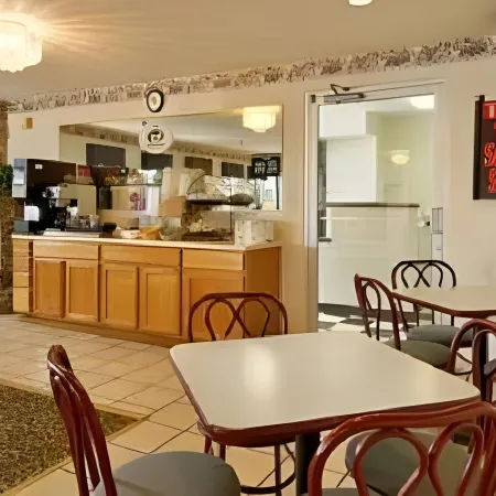 Super 8 by Wyndham Springfield East