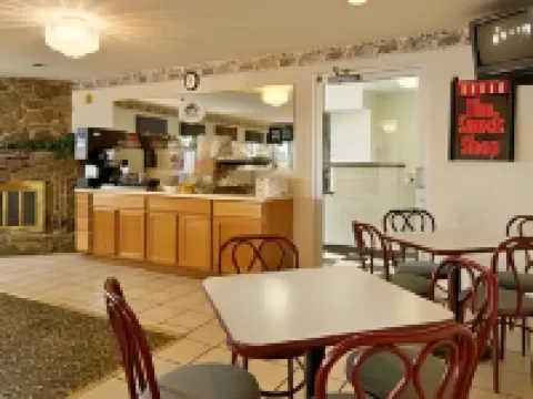 Super 8 by Wyndham Springfield East