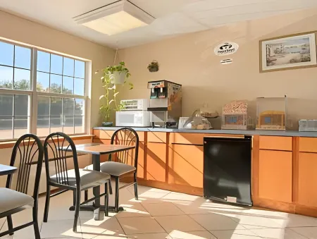 Super 8 by Wyndham Chickasha