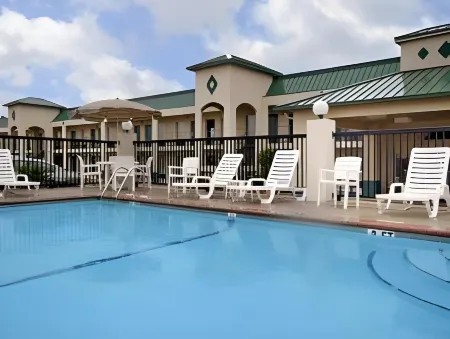 Days Inn by Wyndham Greenville