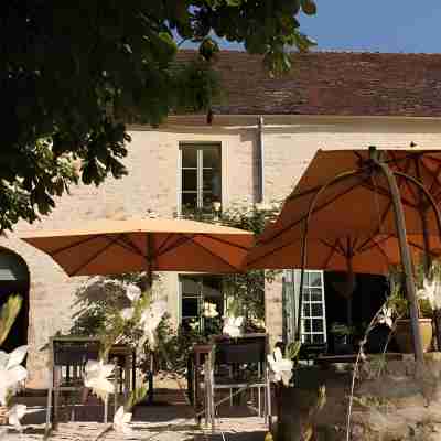 Les Deux Ponts Hotel Exterior