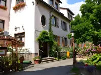 Logis Hôtel du Centre - Halte idéale en Cyclotourisme Avec Garage à vélos Clos Hotels in Oberhaslach