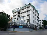 Suites Angelopolis Hotels near Parque