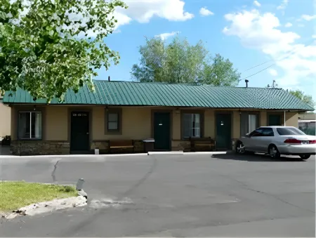 Lamplighter Lodge