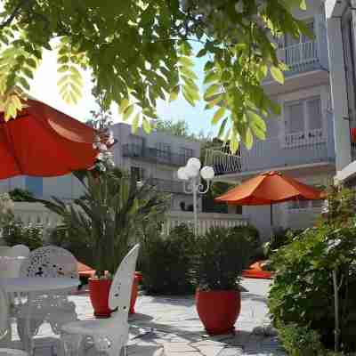 Hôtel le Calme des Pins Piscine & Spa Hotel Exterior