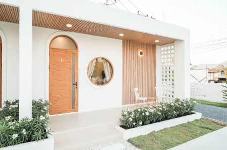 Wantanee Ville Отели рядом с достопримечательностью «Wat Sap Setthi Wanaram»