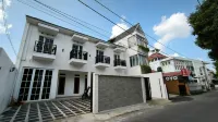 House of Bedjo powered by Cocotel Hotels in Semaki