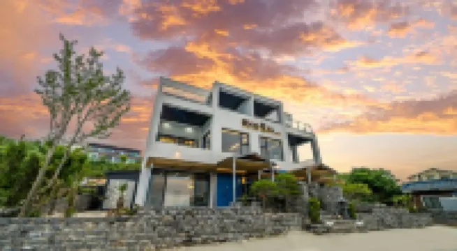 Pohang Overlooking Pool Villa