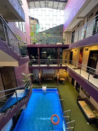 Hotel Js Excellenccy Отели рядом с достопримечательностью «Poonam Chowk»