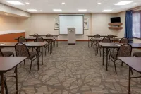Super 8 by Wyndham Cedar Falls IA - University