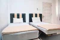 Hotel Hijrah Inn Отели в г. 