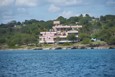 Hotel Faro Luna Hotels near Muelle Real