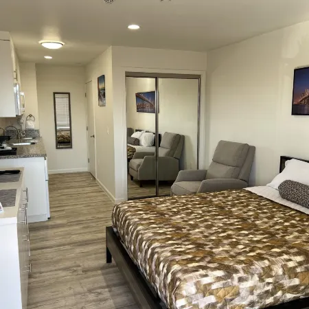 Villa Alamari Inn and Suites