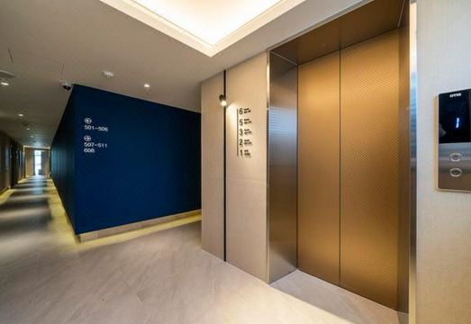 호텔시카고의 넓은 객실 내부