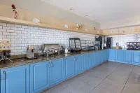 聖彼得斯卡爾森鄉村飯店及套房 - 早餐