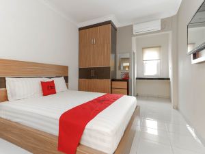 RedDoorz Plus Near Palembang Square Mall