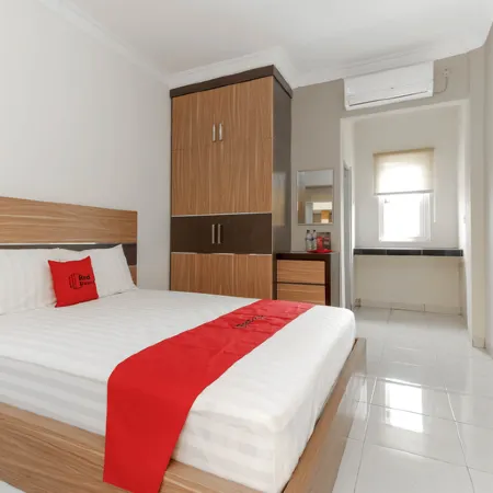 RedDoorz Plus Near Palembang Square Mall