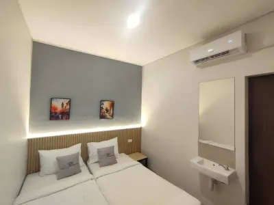 UpCity Express Hotel Semarang by Pillow Hotel dekat Pura Amerta Sari