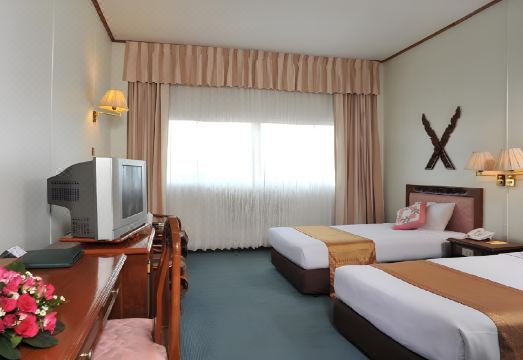 5. 매욤 팰리스 호..