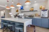Comfort Suites - breakfast