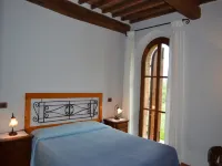 Charming Apartment with Pool and Countryside Views Hotels in Asciano