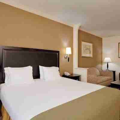 Aspen Grand Hotel LaPorte Rooms