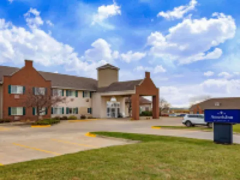 AmericInn by Wyndham Pella Hotels in Pella