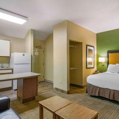 Extended Stay America Suites - Kansas City - Airport - Tiffany Springs Hotels near Tiffany Hills Park