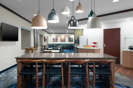 Fairfield by Marriott Inn & Suites Jefferson City Отели рядом с достопримечательностью «Биндер Лейк Павилион»