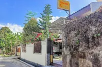 Hotel O Atifah Homes - parking