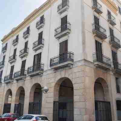 Port Plaza Apartments Hotel Exterior