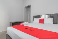 RedDoorz Syariah Near Wisata Situ Gunung Sukabumi Các khách sạn ở Kadudampit