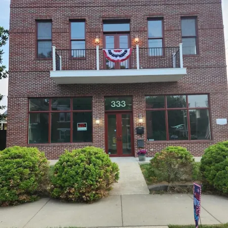 DOWNTOWN 2ND FLOOR LUXURIOUS CONDO 3 BLOCKS OFF BROADWAY IN A QUIET NEIGHBORHOOD