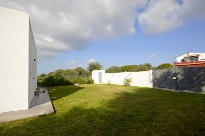 Villa in Los Caños de Meca of 1000m2 plot next to the field and the beach. Hotel dekat Lighthouse at Cape Trafalgar